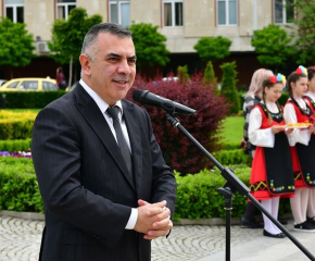 Кметът Стефан Радев поздравява всички жители на община Сливен с празника 24 май   